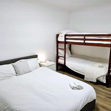 Wonderful Apartment In Wembley Londra Exterior foto